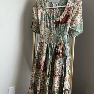 Her Style Boutique vintage floral dress